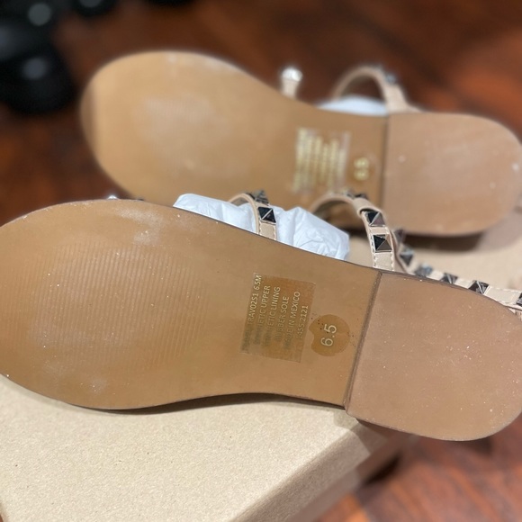 Steve Madden Sandals. - Picture 4 of 8